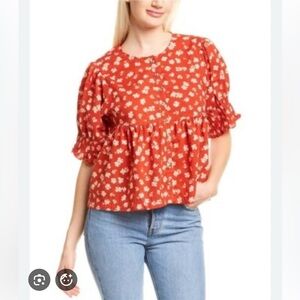 Madewell Puff-Sleeve Button-Front
Top in Swiss Dot Happy Hibiscus